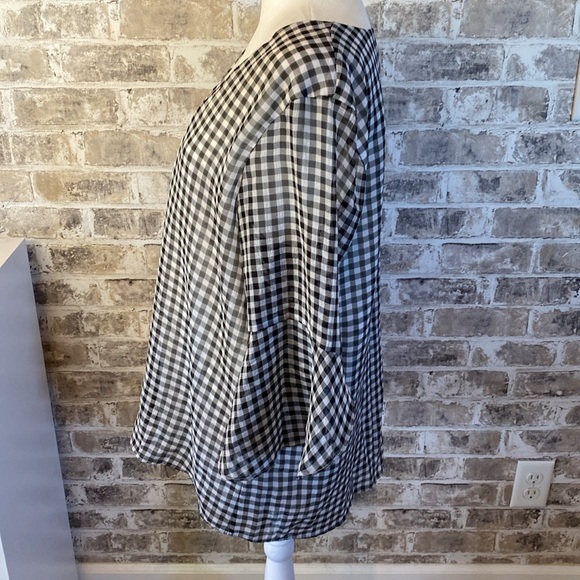 Calvin Klein lined blouse. Size L. Black/white checkered pattern. V-neck. - Picture 9 of 15